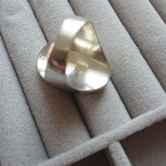 Italy OVAL BLACK ENAMEL SIGNET RING - Picture 8 of 9